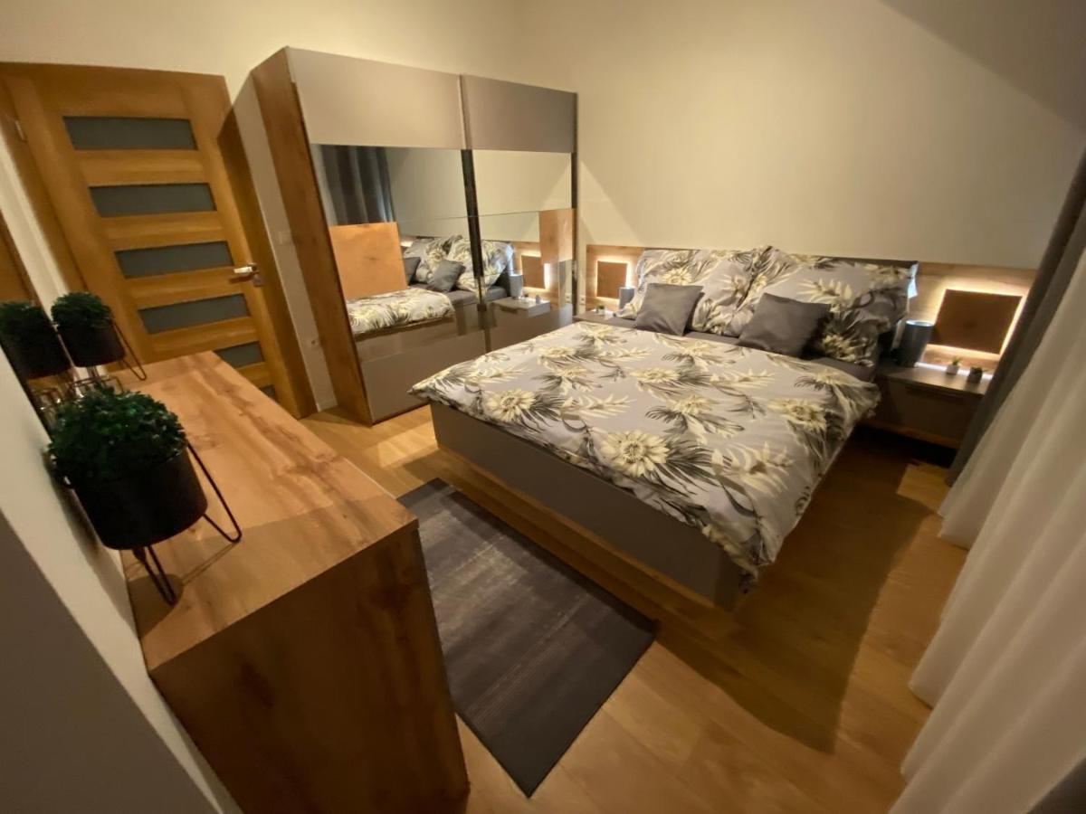 زيلينا Apartment Mala Praha & Parking In The Garage المظهر الخارجي الصورة