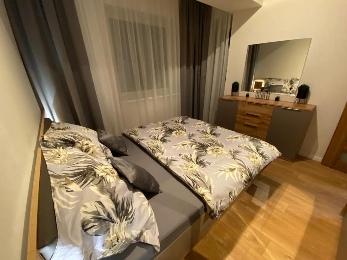 زيلينا Apartment Mala Praha & Parking In The Garage المظهر الخارجي الصورة