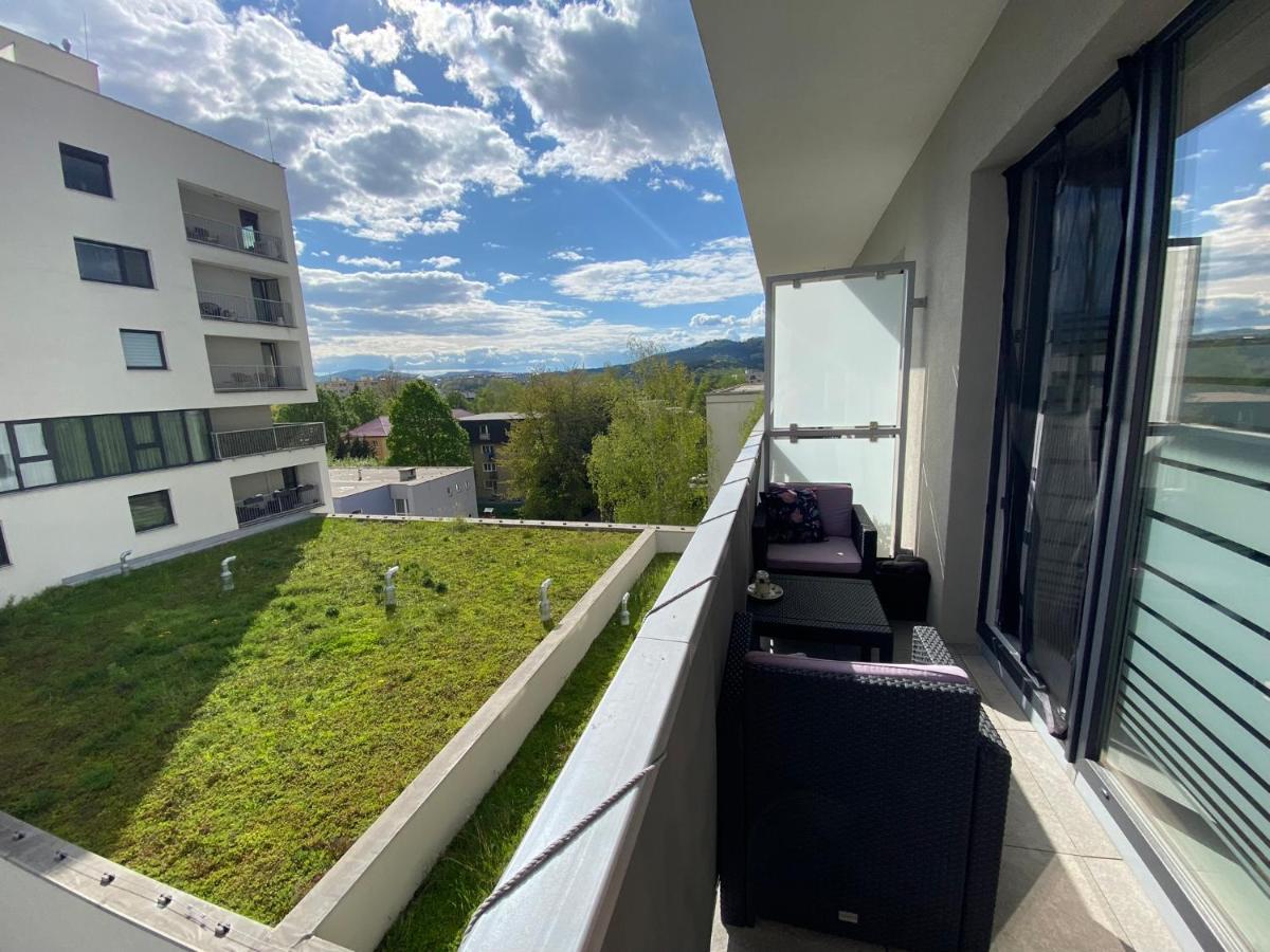 زيلينا Apartment Mala Praha & Parking In The Garage المظهر الخارجي الصورة