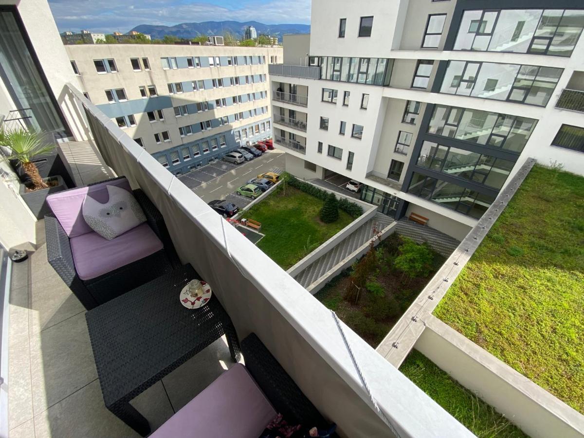 زيلينا Apartment Mala Praha & Parking In The Garage المظهر الخارجي الصورة